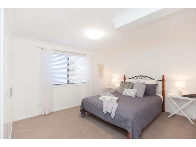 16 Burlington Street, Holland Park QLD 4121