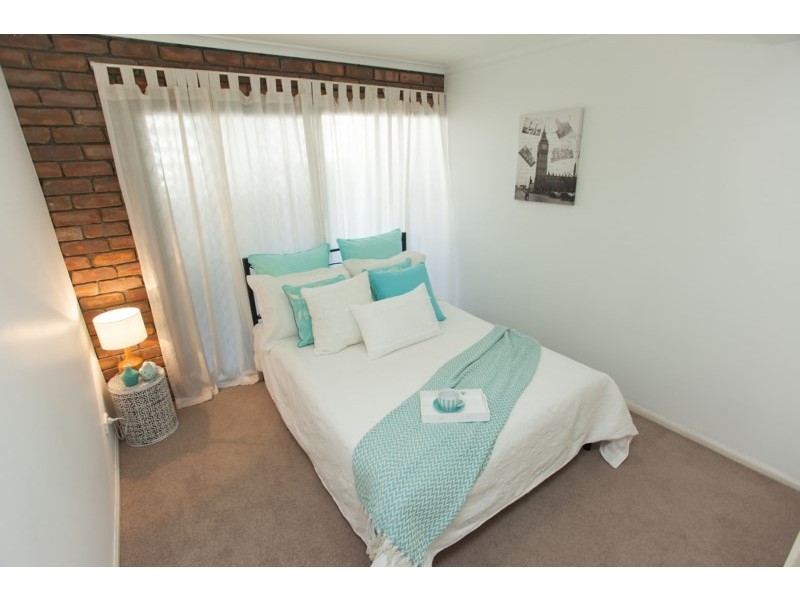 16 Burlington Street, Holland Park QLD 4121