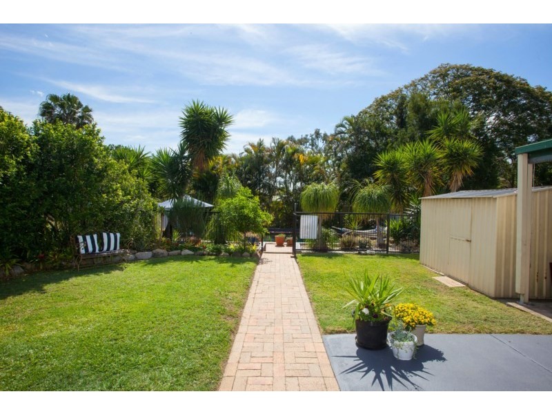 16 Burlington Street, Holland Park QLD 4121