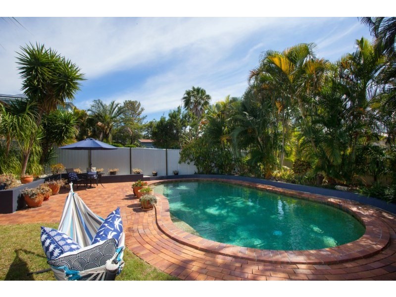 16 Burlington Street, Holland Park QLD 4121