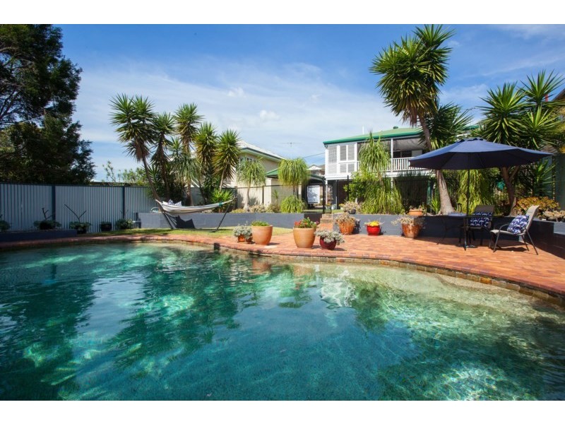 16 Burlington Street, Holland Park QLD 4121