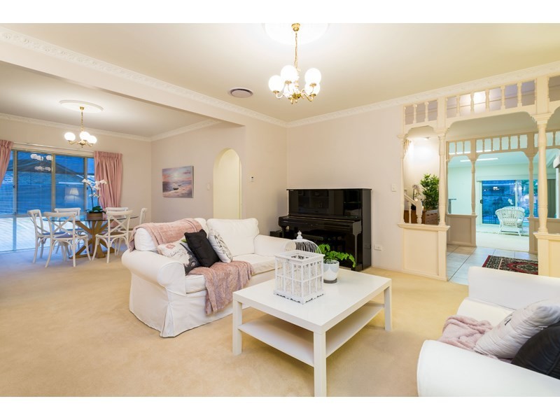 8 Dandelion Street, Eight Mile Plains QLD 4113