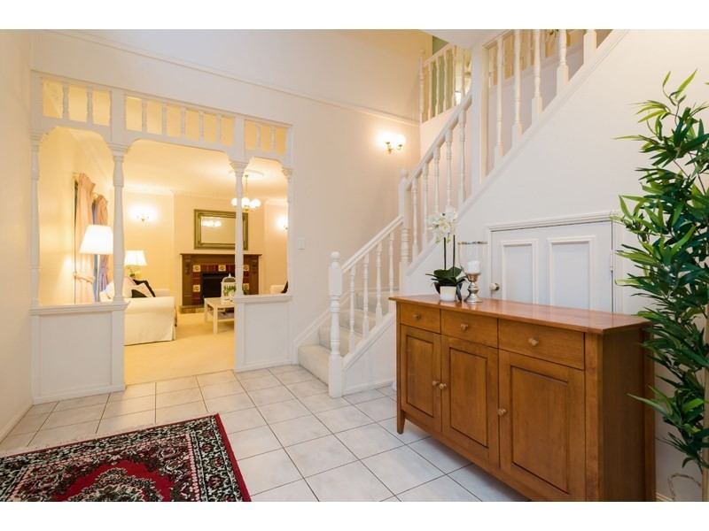 8 Dandelion Street, Eight Mile Plains QLD 4113