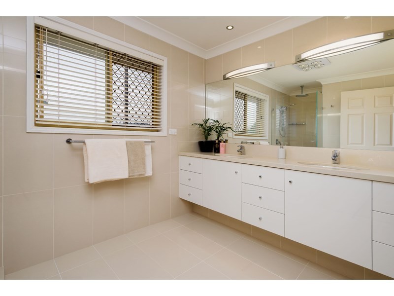 8 Dandelion Street, Eight Mile Plains QLD 4113