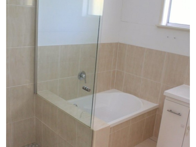 12 Laver Street, Macgregor QLD 4109