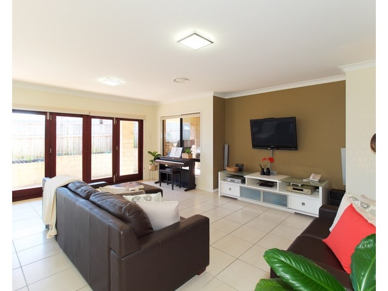 42 Coventry Place, Wishart QLD 4122