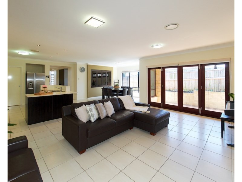 42 Coventry Place, Wishart QLD 4122