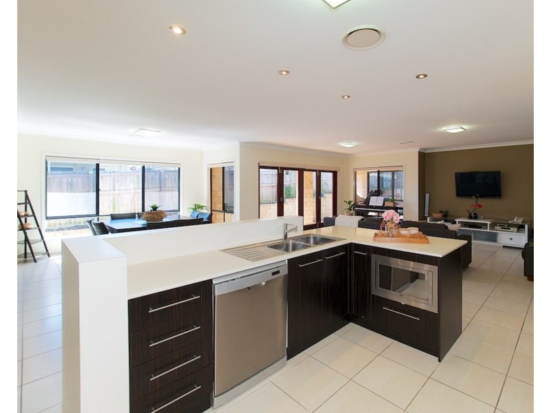 42 Coventry Place, Wishart QLD 4122