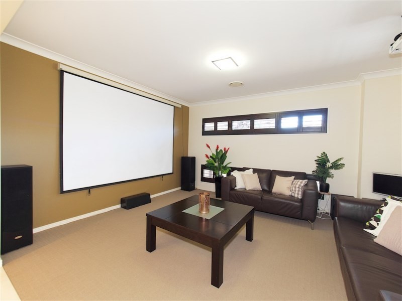 42 Coventry Place, Wishart QLD 4122