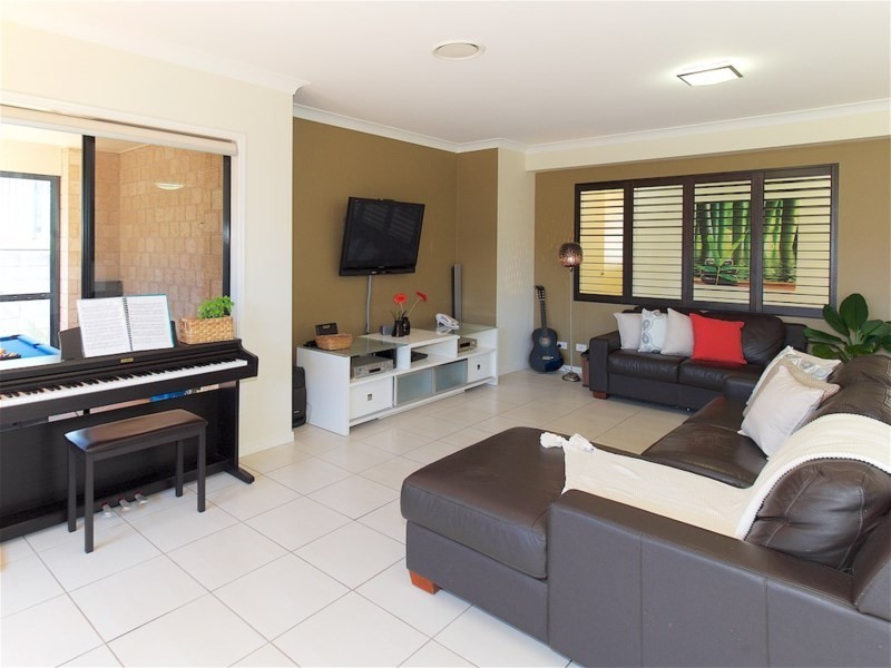 42 Coventry Place, Wishart QLD 4122