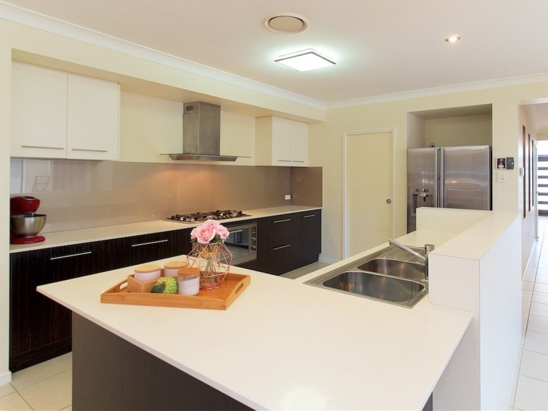 42 Coventry Place, Wishart QLD 4122