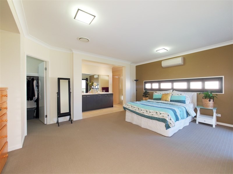 42 Coventry Place, Wishart QLD 4122