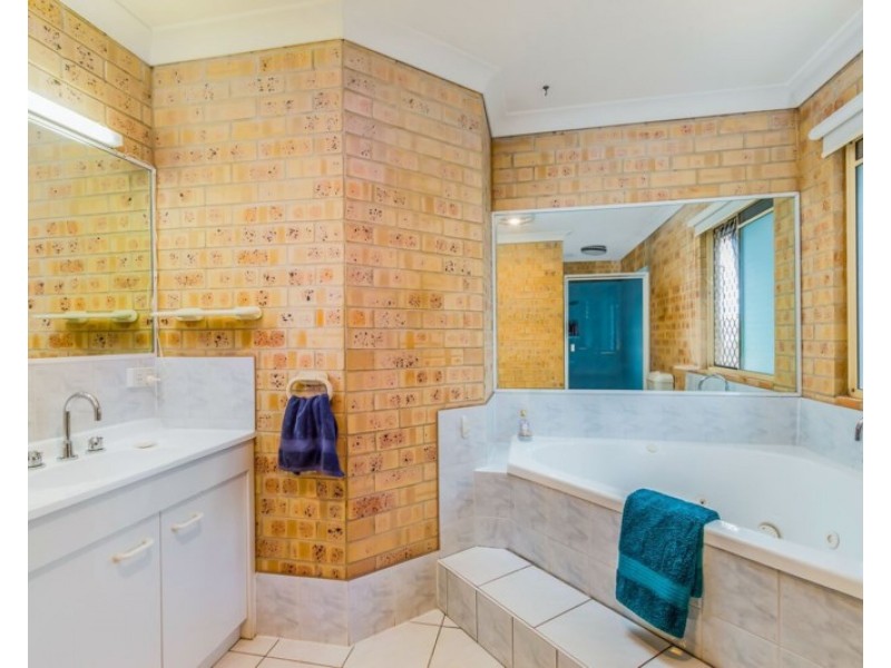 19 Maroo Street, Eight Mile Plains QLD 4113