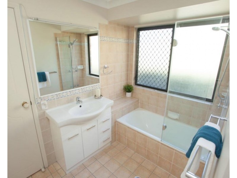 39 Mansfield Place, Mansfield QLD 4122