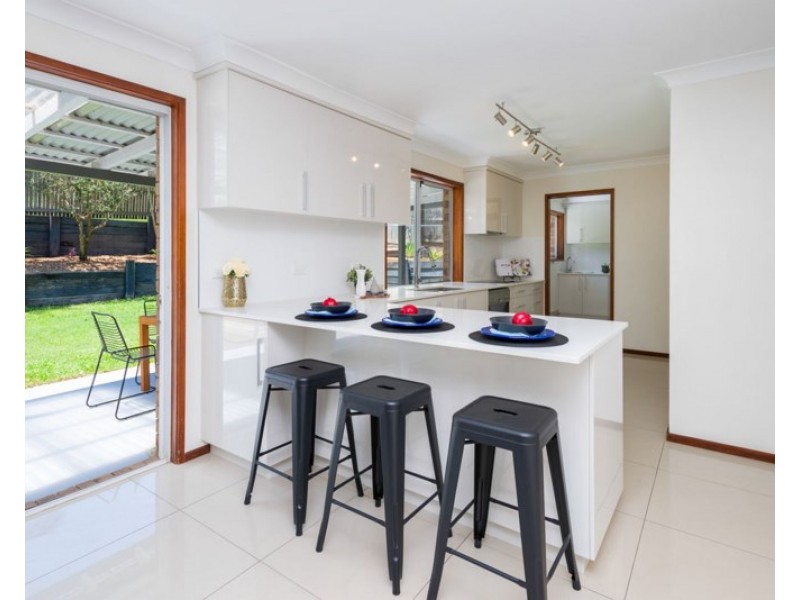 16 Raymore Court, Carindale QLD 4152