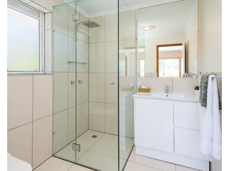 16 Raymore Court, Carindale QLD 4152