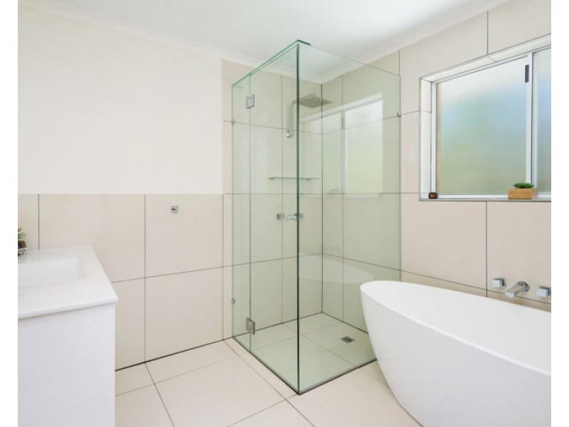 16 Raymore Court, Carindale QLD 4152