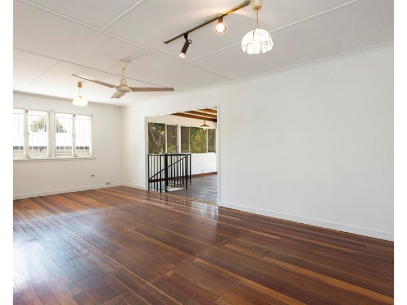 19 Wemvern Street, Upper Mount Gravatt QLD 4122