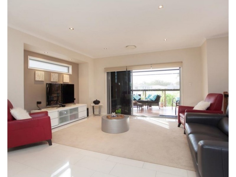 12 Birdwood Road, Holland Park West QLD 4121