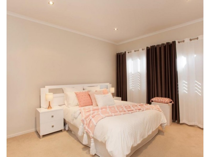 12 Birdwood Road, Holland Park West QLD 4121
