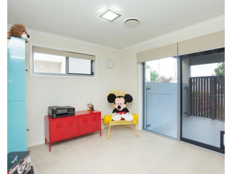 12 Birdwood Road, Holland Park West QLD 4121