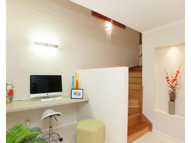 12 Birdwood Road, Holland Park West QLD 4121