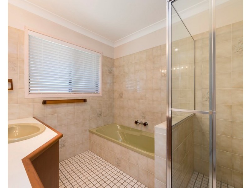 27 Koola Street, Wishart QLD 4122