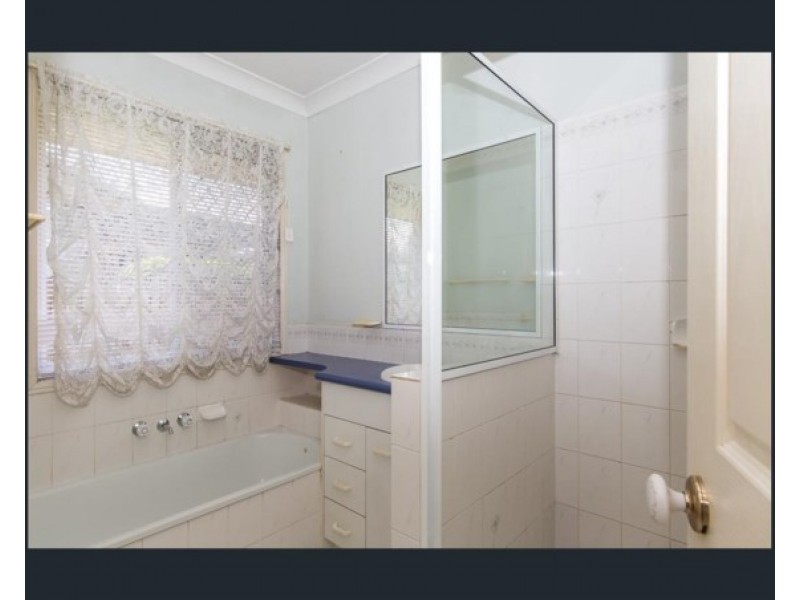 24 Hurlstone Street, Wishart QLD 4122