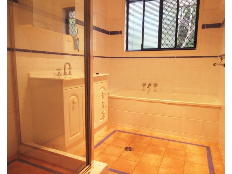 14 Knightsbridge Crescent, Rochedale South QLD 4123