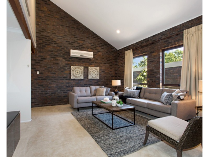 11a Starcross Street, Macgregor QLD 4109