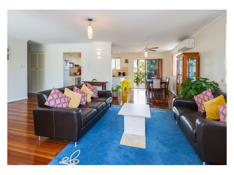 8 Colington Street, Mansfield QLD 4122