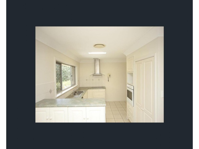 27 Menkira Street, Mansfield QLD 4122