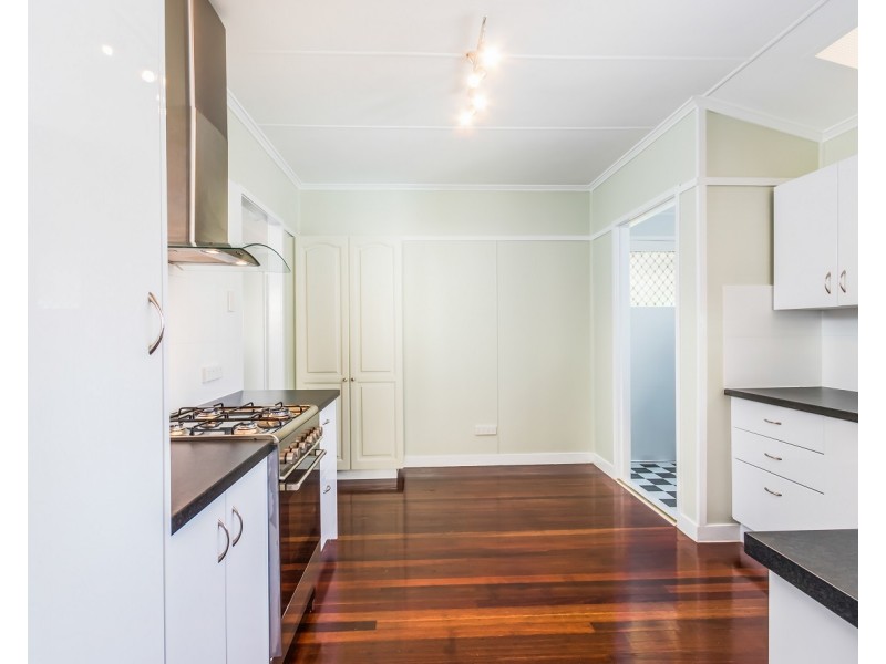 6 Wemvern Street, Upper Mount Gravatt QLD 4122