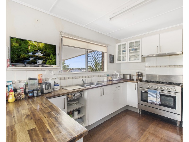 12 Menkira Street, Mansfield QLD 4122