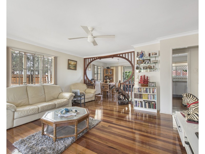 12 Menkira Street, Mansfield QLD 4122