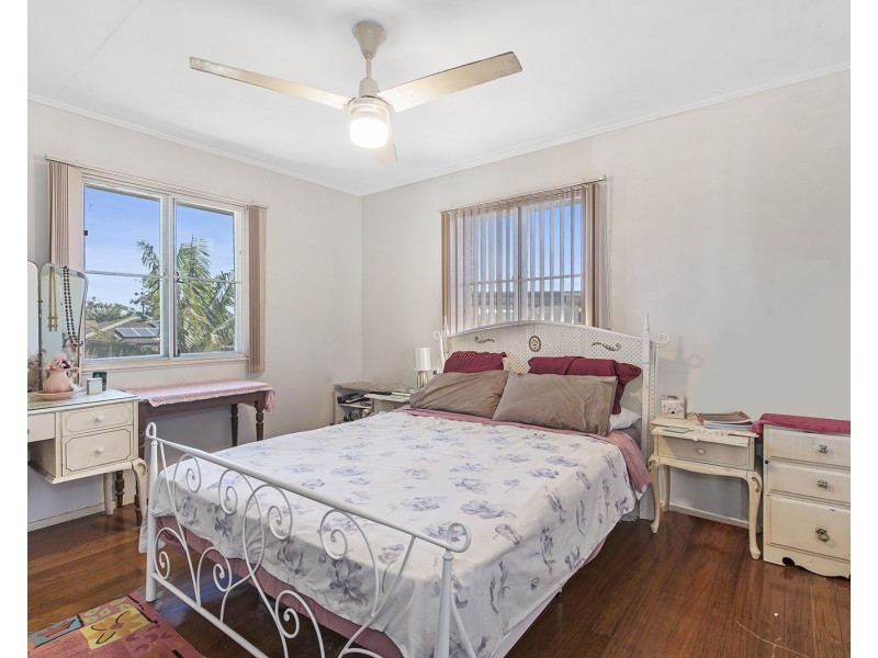 12 Menkira Street, Mansfield QLD 4122