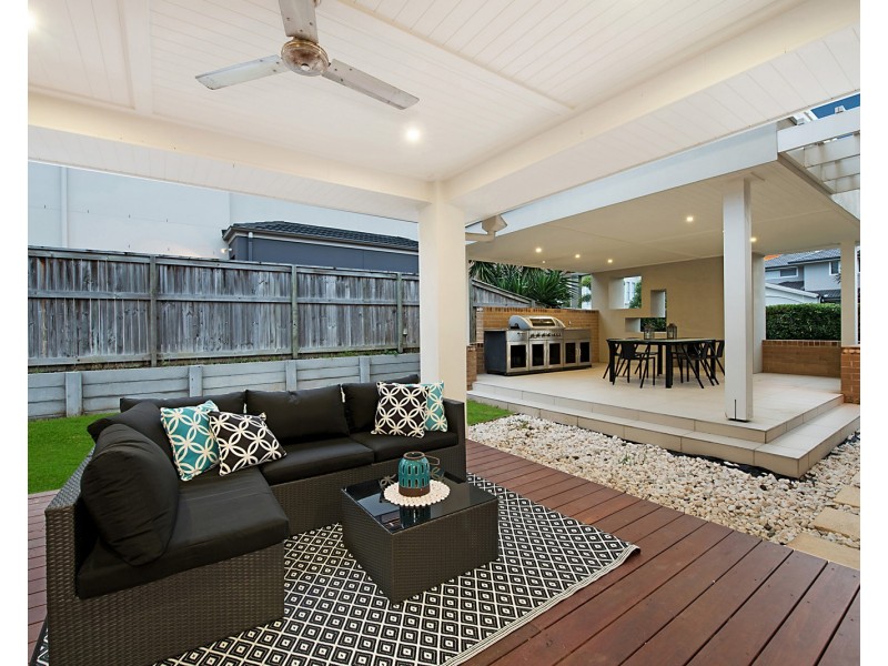 9 Southwalk Esplanade, Underwood QLD 4119