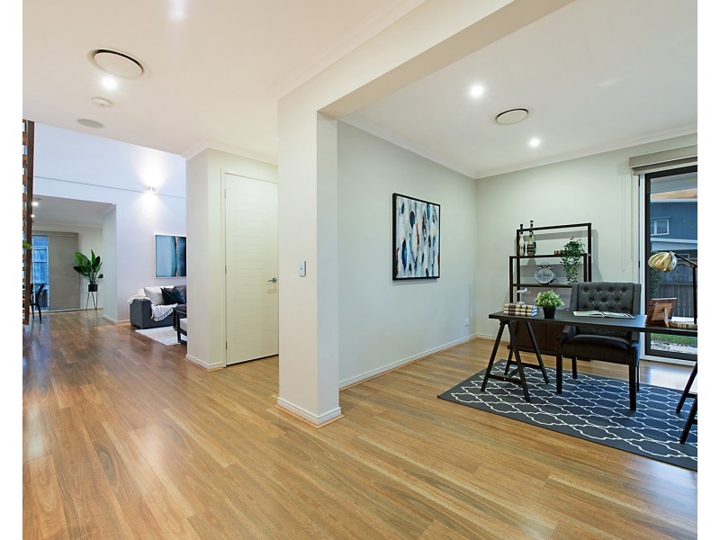 9 Southwalk Esplanade, Underwood QLD 4119