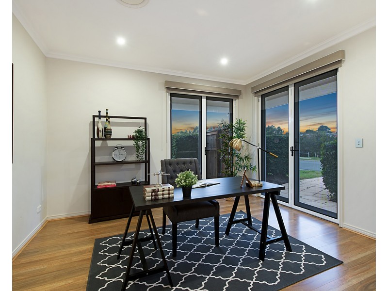 9 Southwalk Esplanade, Underwood QLD 4119