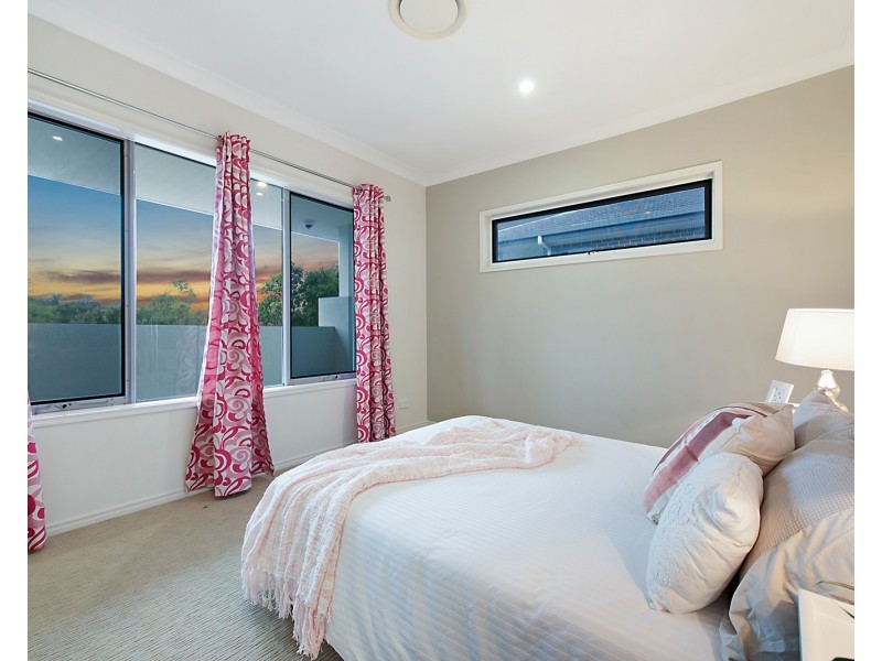 9 Southwalk Esplanade, Underwood QLD 4119