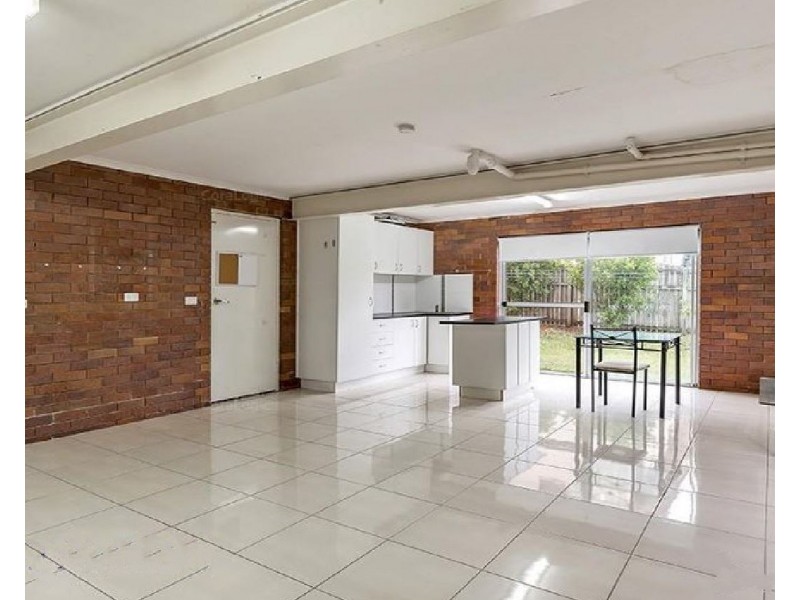 8 Fulton Street, Wishart QLD 4122