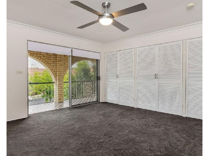 8 Fulton Street, Wishart QLD 4122