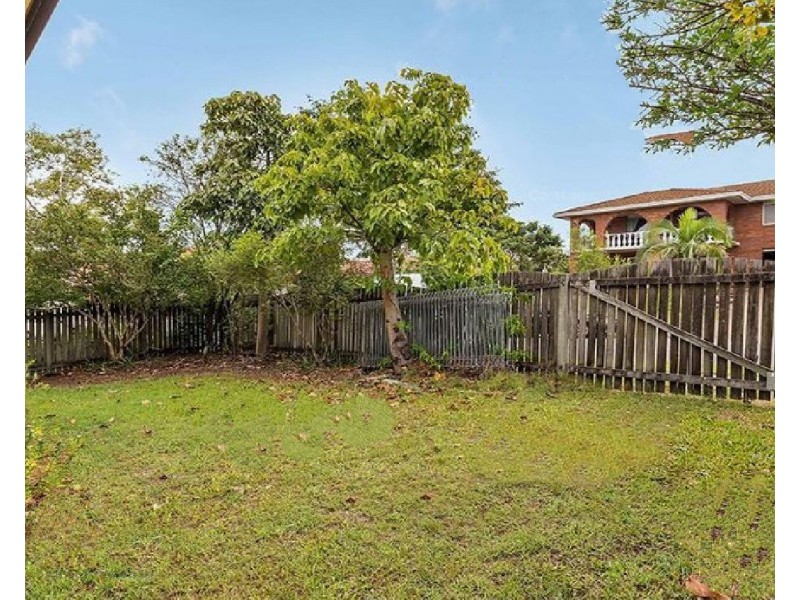 8 Fulton Street, Wishart QLD 4122