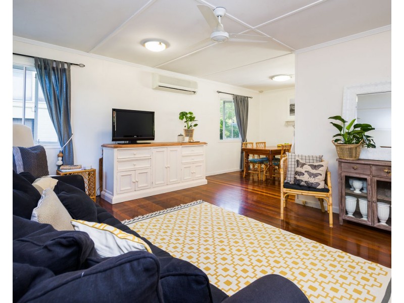 4 Casmaria Street, Mansfield QLD 4122