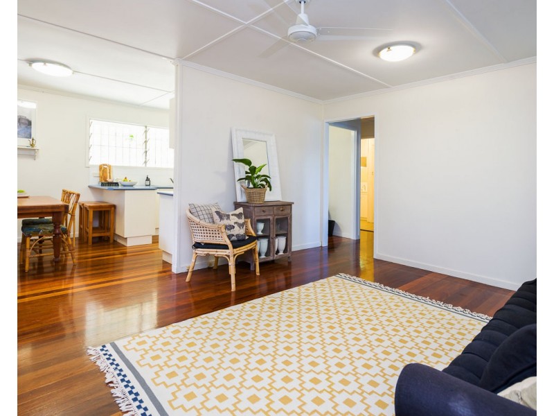 4 Casmaria Street, Mansfield QLD 4122