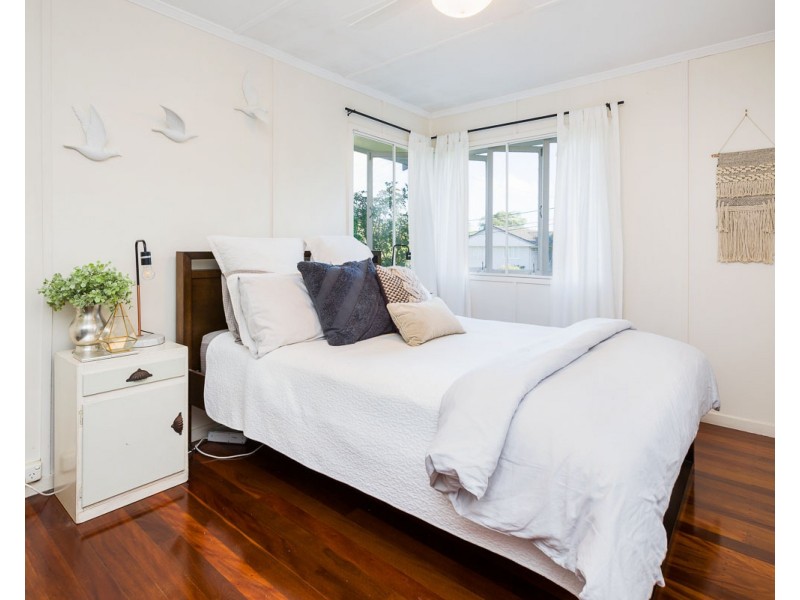 4 Casmaria Street, Mansfield QLD 4122