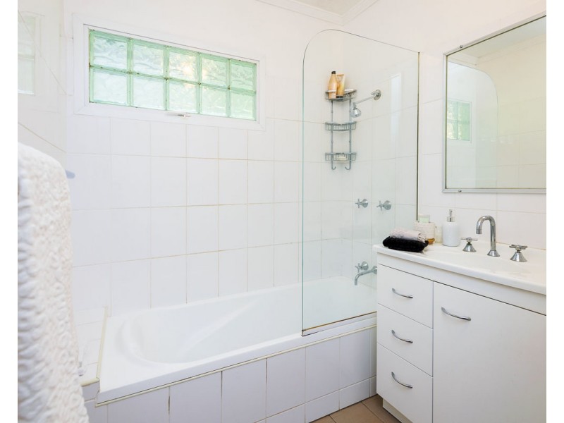 4 Casmaria Street, Mansfield QLD 4122