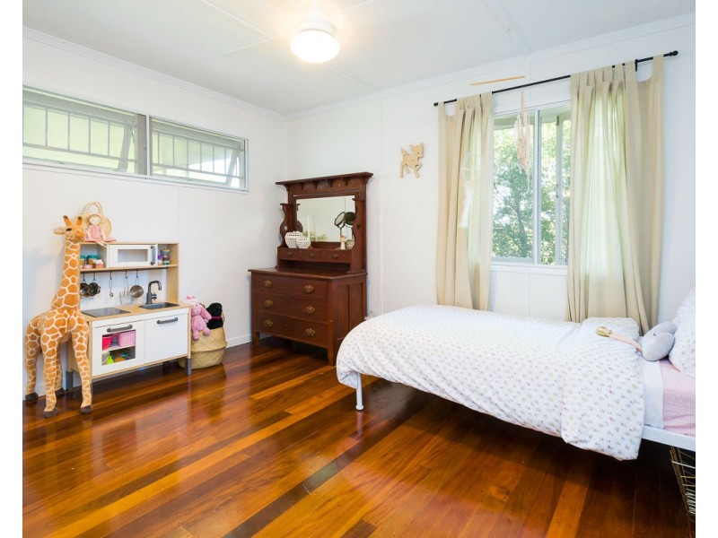 4 Casmaria Street, Mansfield QLD 4122