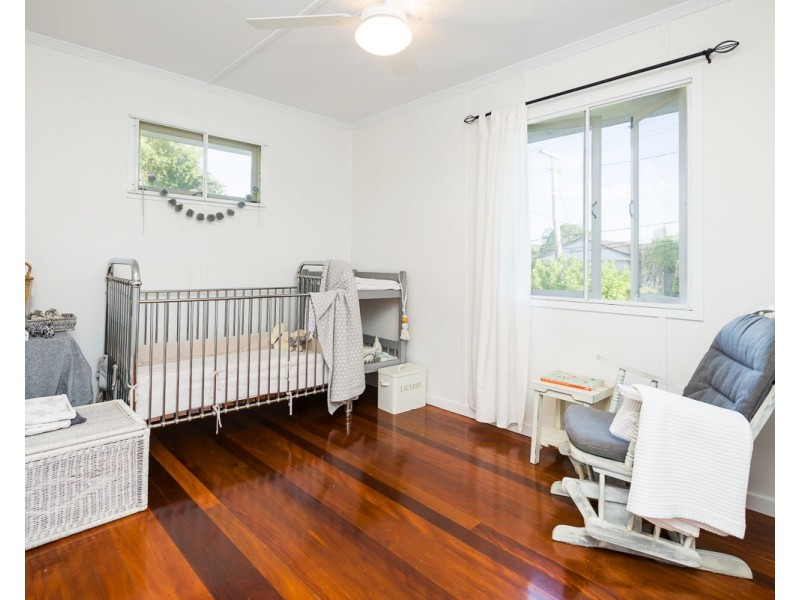 4 Casmaria Street, Mansfield QLD 4122