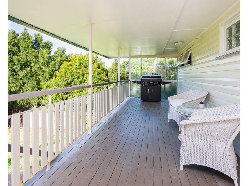 4 Casmaria Street, Mansfield QLD 4122